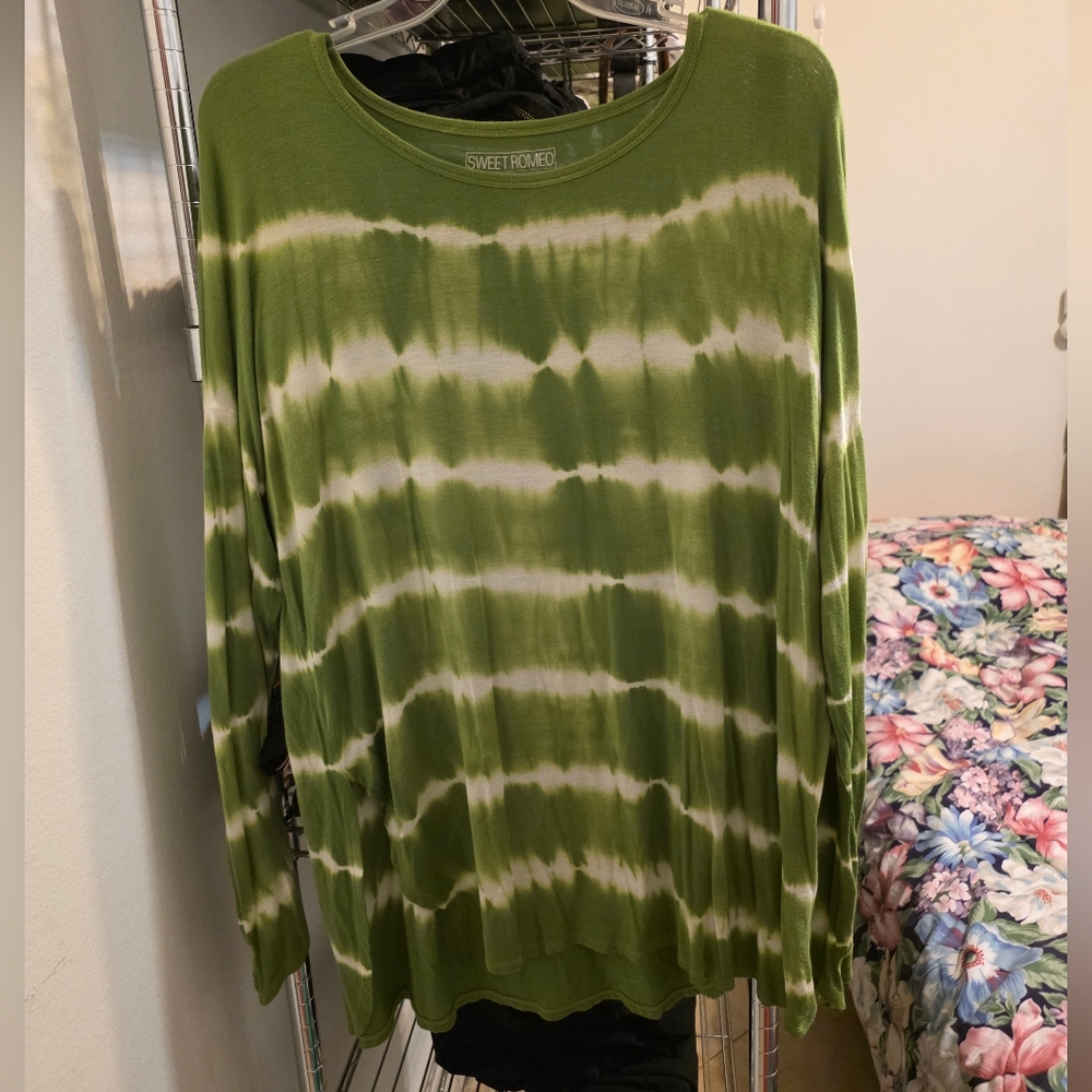 Sweet Romeo Green Tie-Dye Women's Top